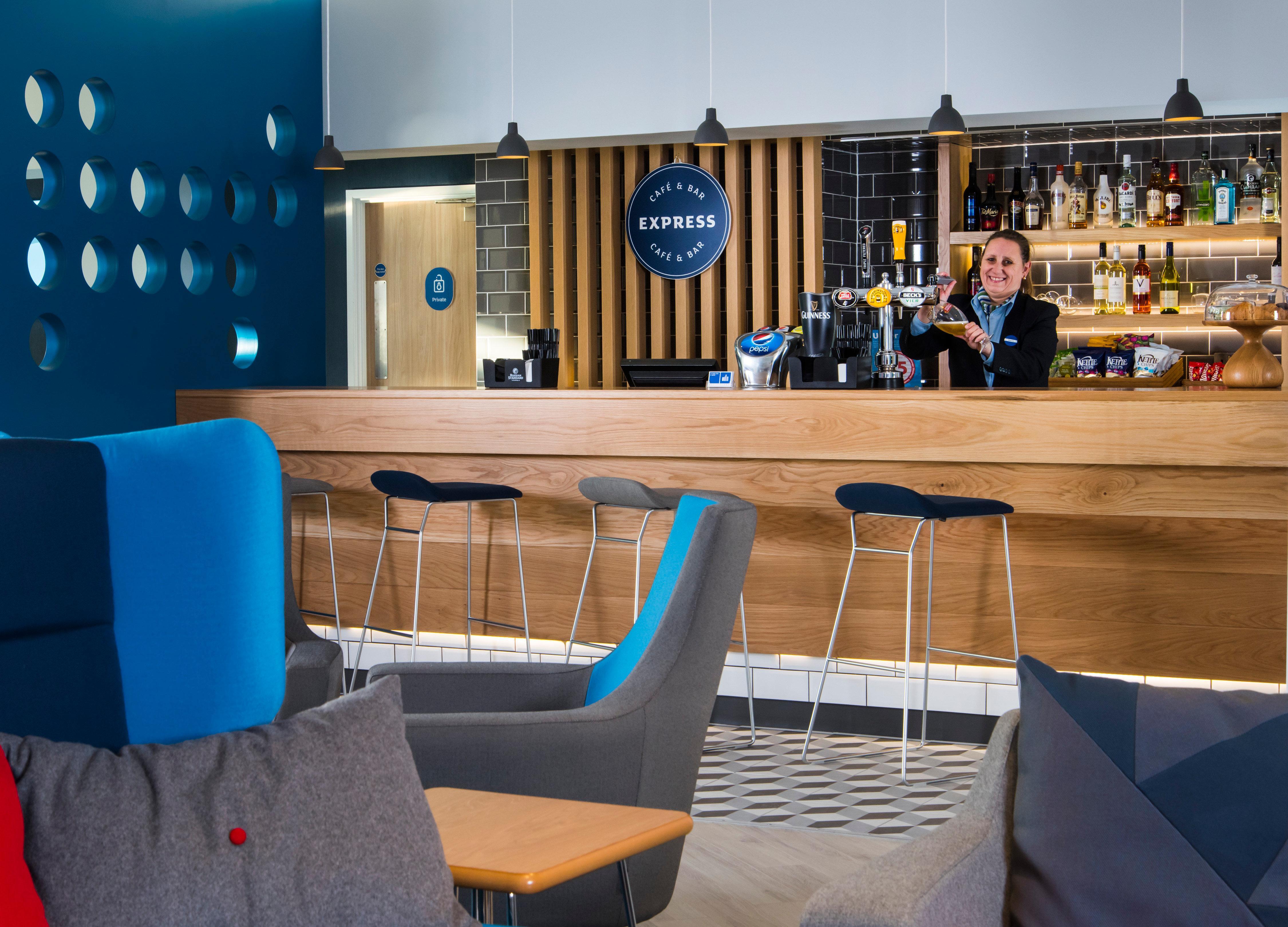 Holiday Inn Express Portsmouth - North By Ihg Eksteriør bilde